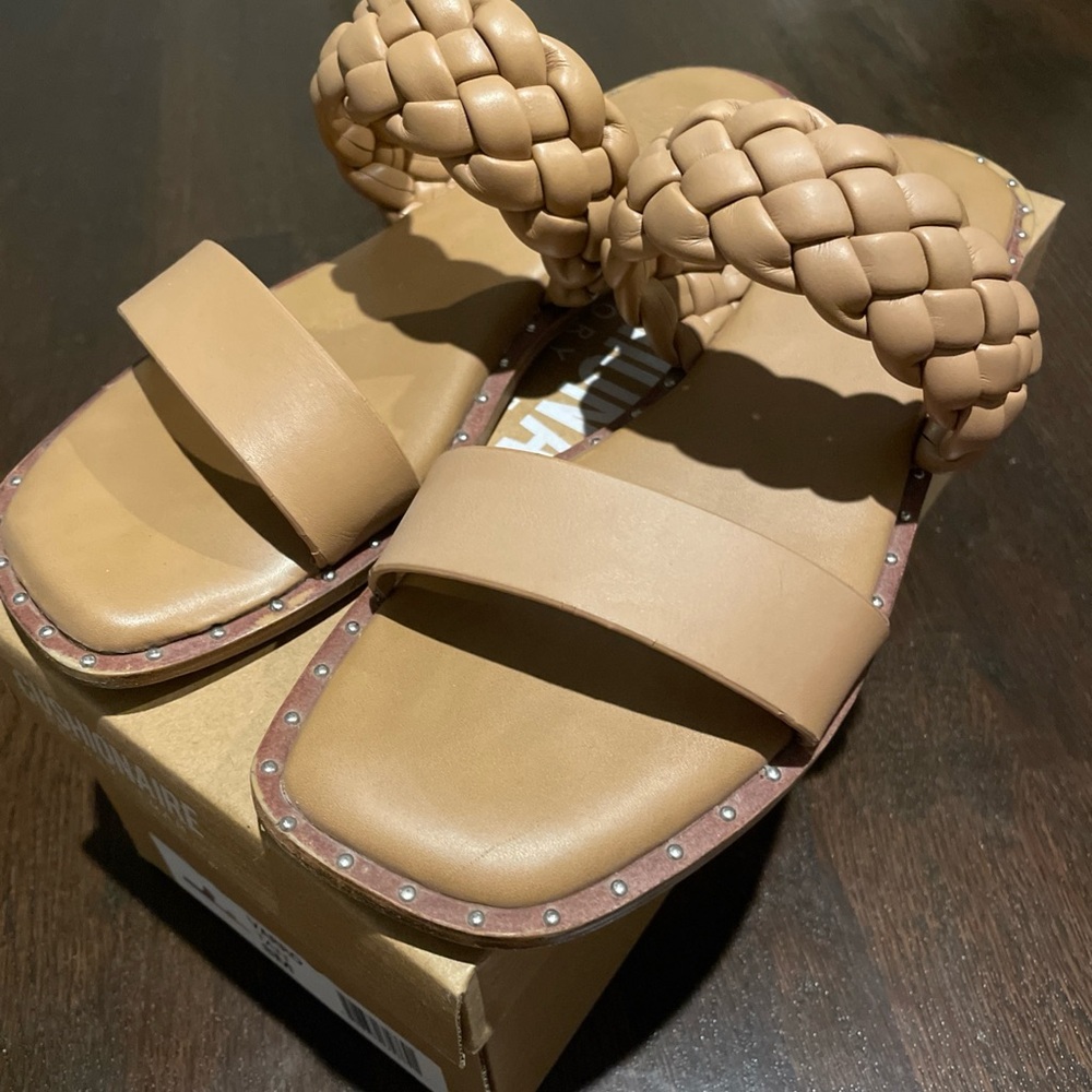 Cushionaire Varro Memory Foam Braided Tan Sandals Size 8